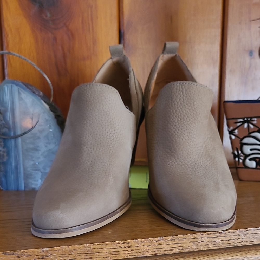 Lucky Brand Tan Ankle Booties